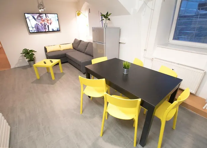 The Maze Apartment *