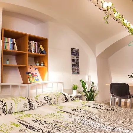 The Maze Apartment *